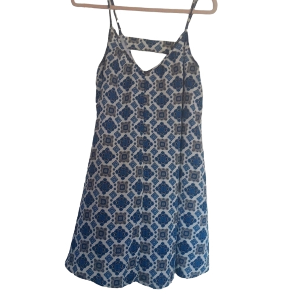 RED Saks Fifth Avenue Key Hole Back Summer Dress
